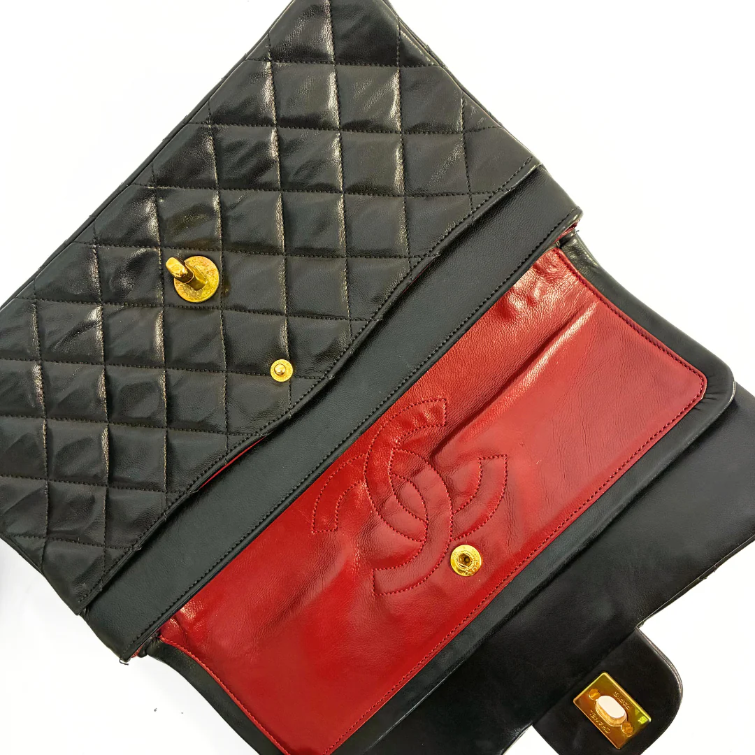 Chanel Classic Flap Bag Medium - Image 7