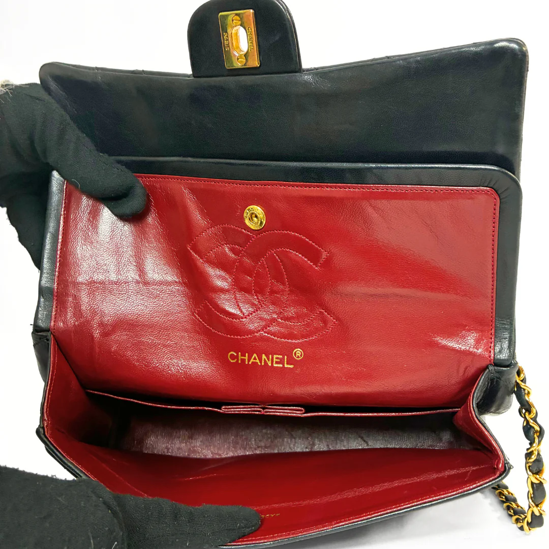 Chanel Classic Flap Bag Medium - Image 8