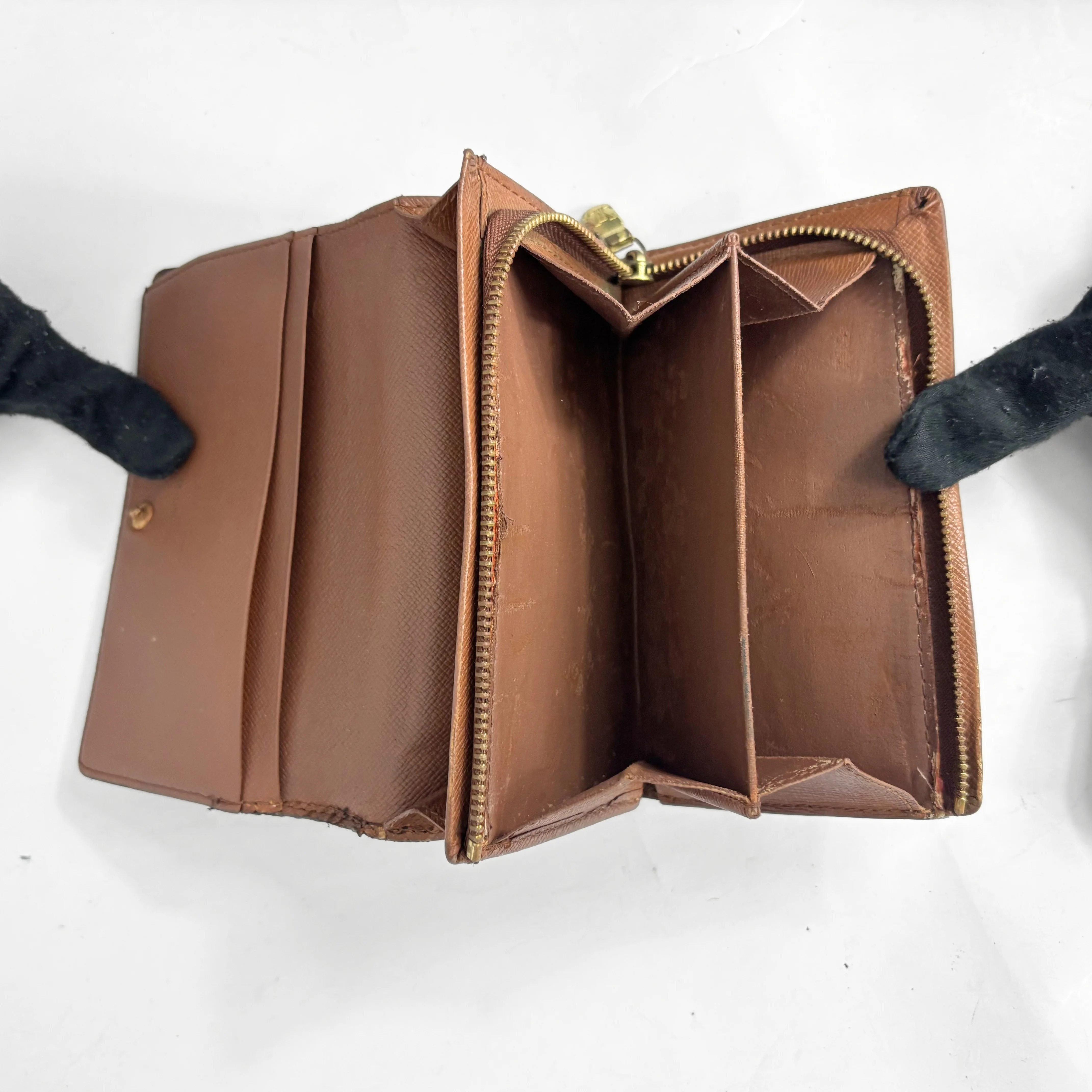 Louis Vuitton Wallet Medium - Image 6